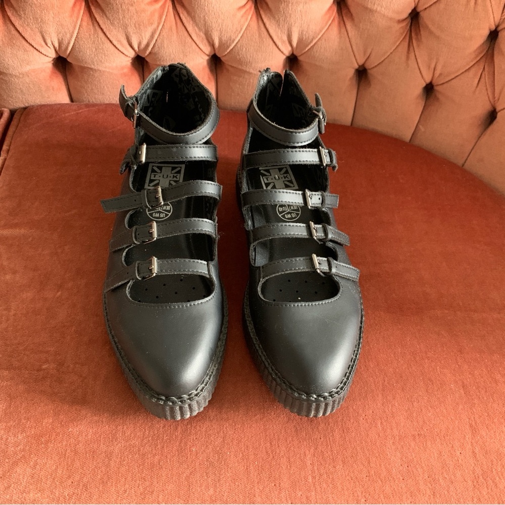 TUK Black Shoes Size 9/40